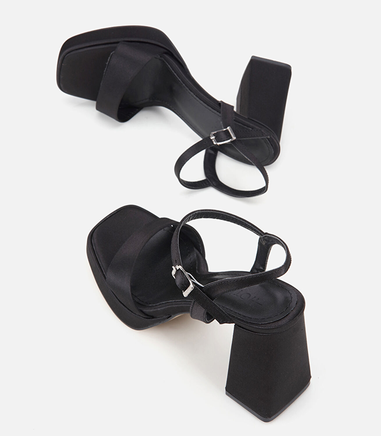 Kadın Siyah Tek Bantlı Kalın Tabanlı Topuklu Sandalet