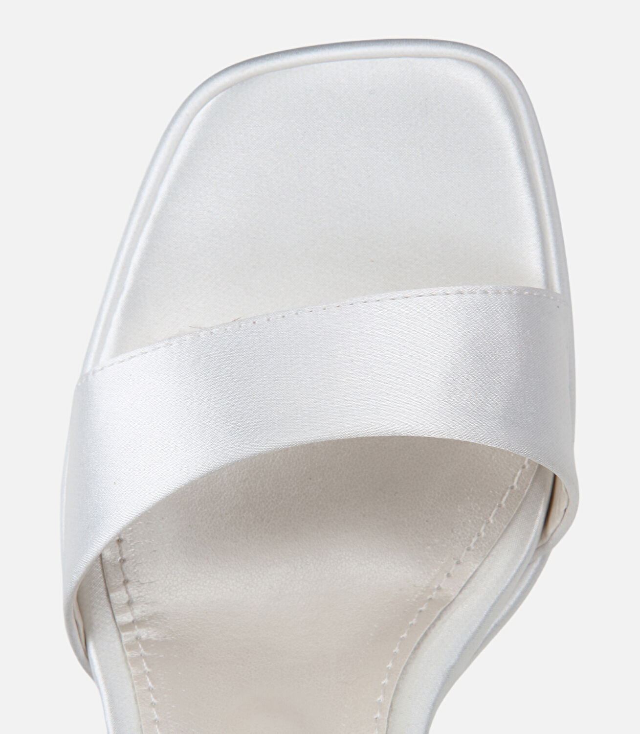 Kadın Beyaz Tek Bantlı Kalın Tabanlı Topuklu Sandalet