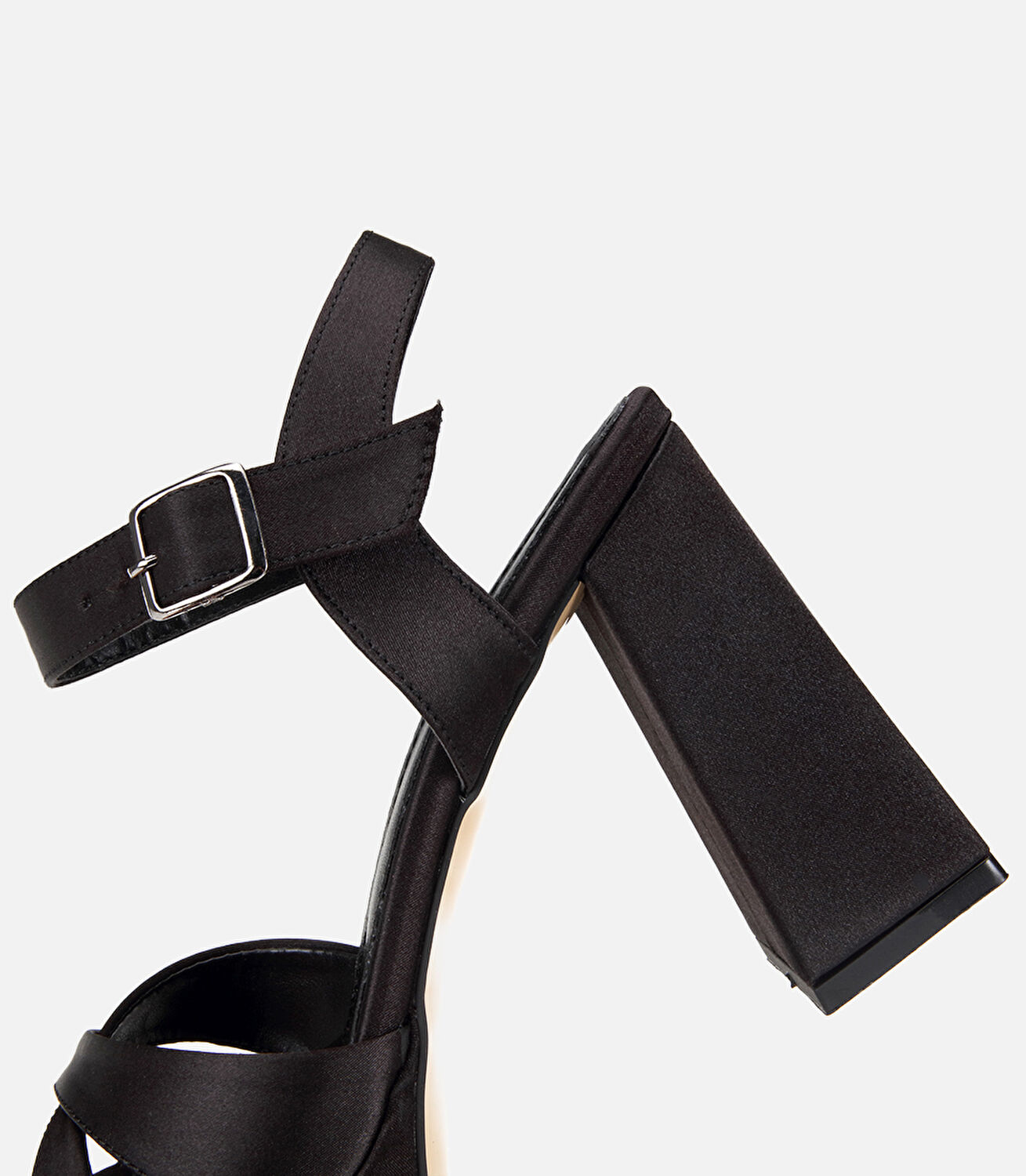 Kadın Siyah Yüksek Topuklu Sandalet