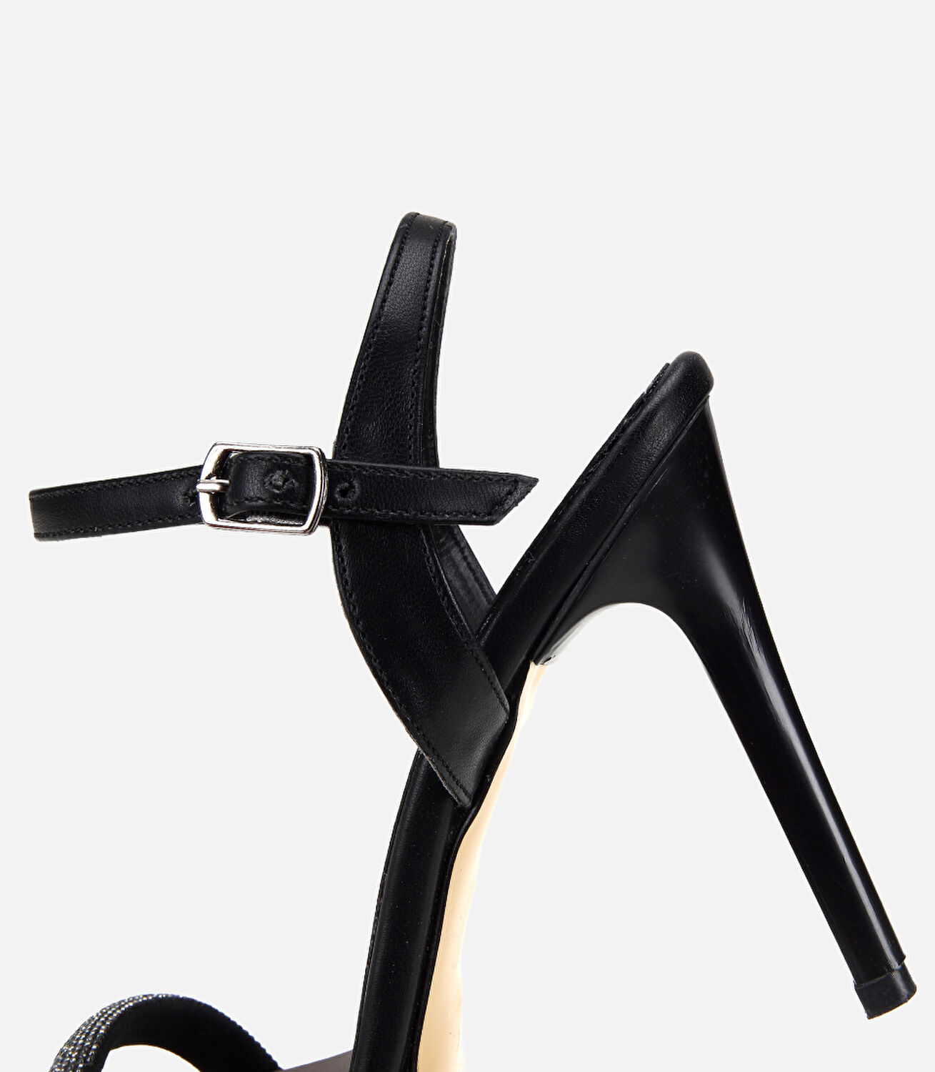 Kadın Siyah Taşlı Tek Bantlı İnce Topuklu Sandalet