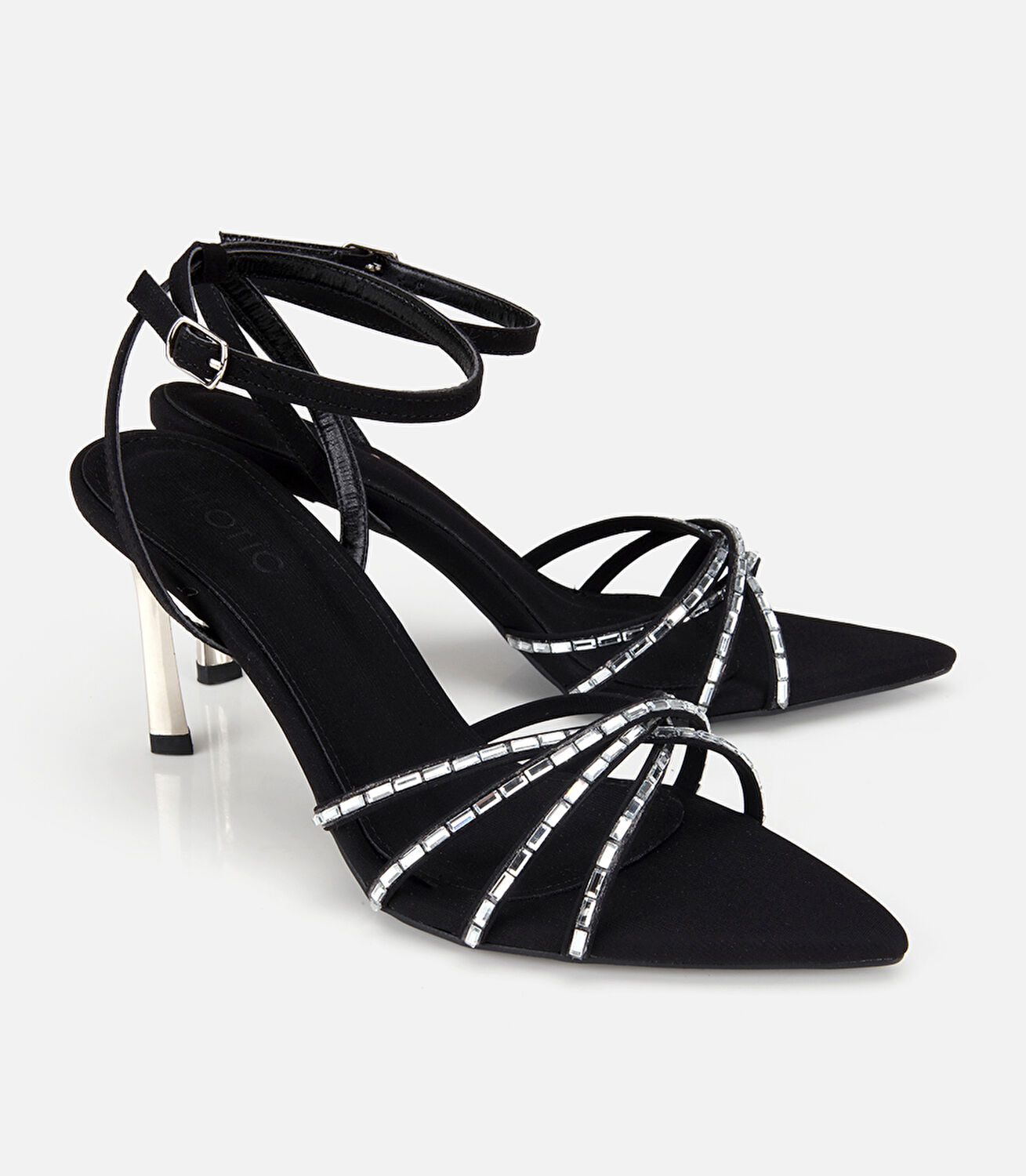 Kadın Siyah Gold Detaylı Bilekten Bağlamalı Topuklu Sandalet