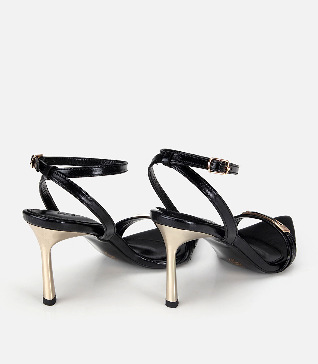 Kadın Siyah Tokalı Bilekten Bağlamalı Topuklu Sandalet