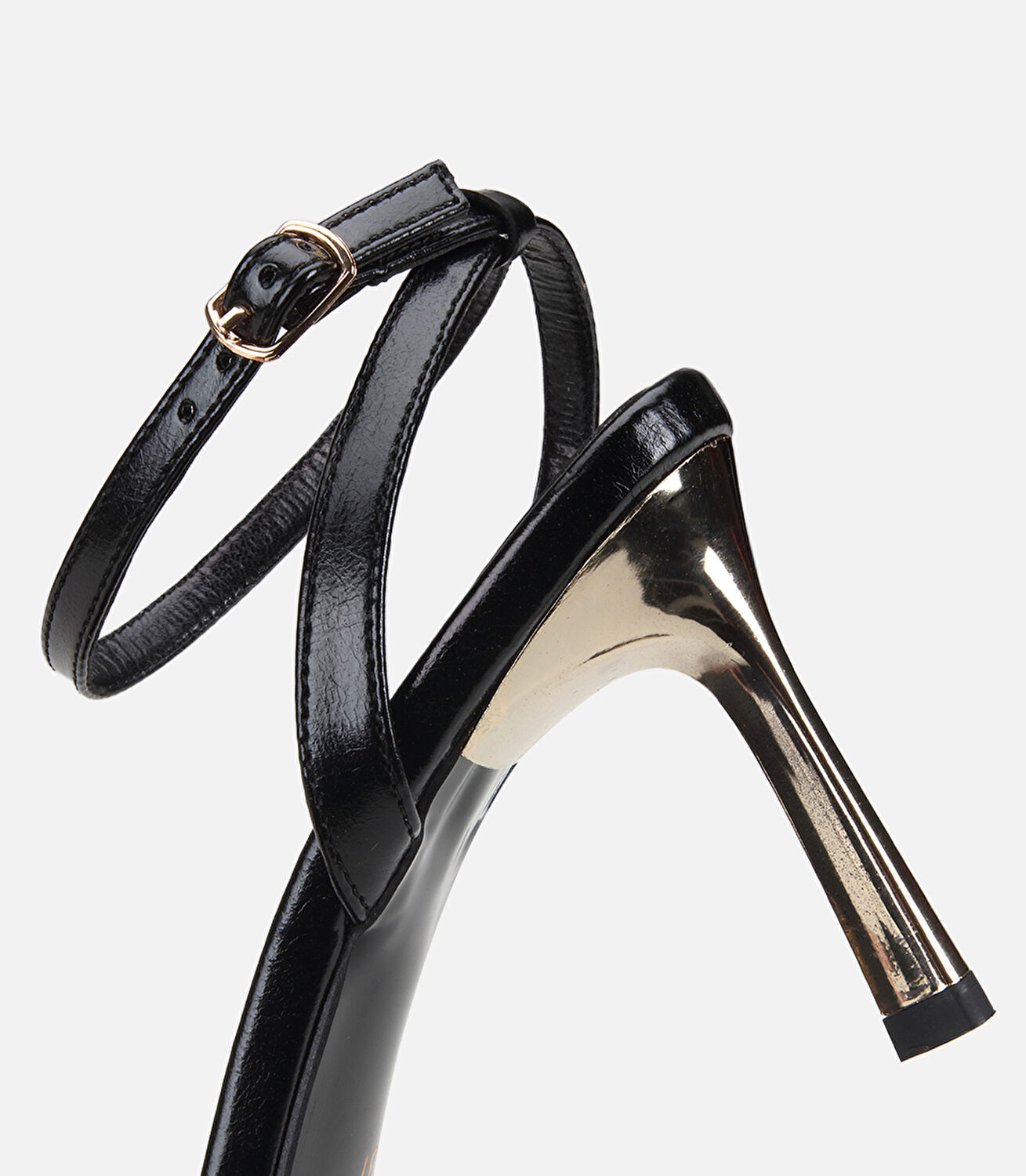 Kadın Siyah Tokalı Bilekten Bağlamalı Topuklu Sandalet
