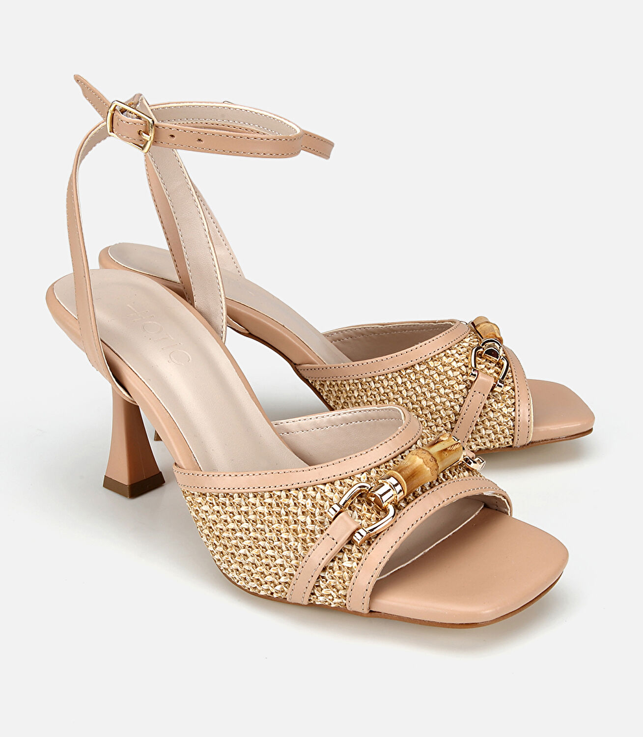 Kadın Bej Hasır Detaylı Tokalı Topuklu Sandalet