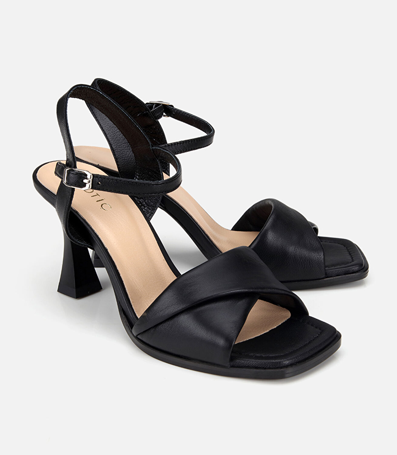 Kadın Deri Siyah Küt Burunlu Topuklu Sandalet