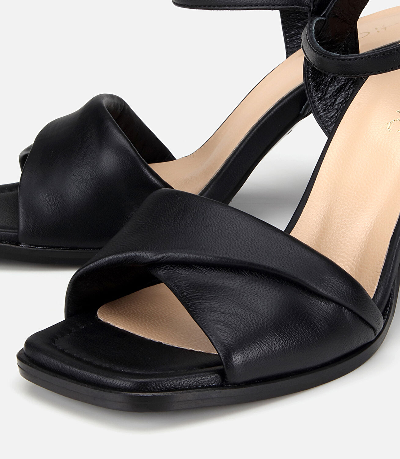 Kadın Deri Siyah Küt Burunlu Topuklu Sandalet
