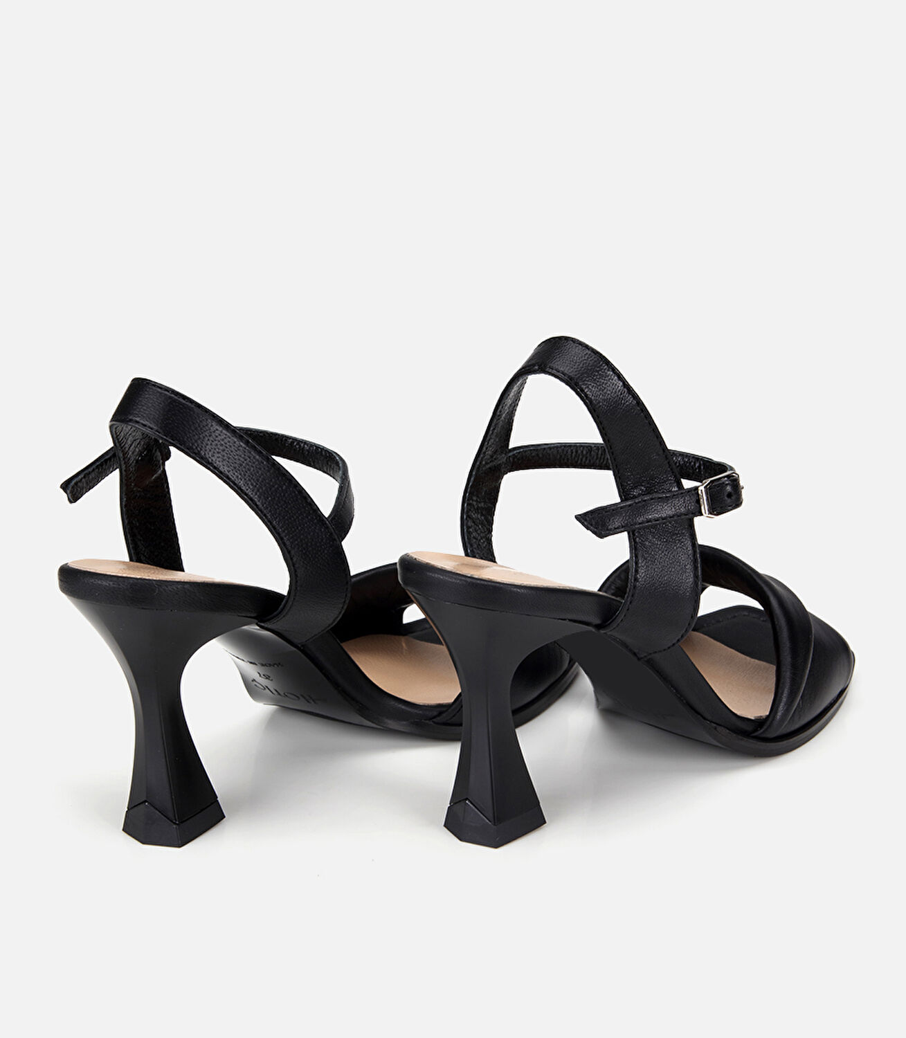Kadın Deri Siyah Küt Burunlu Topuklu Sandalet