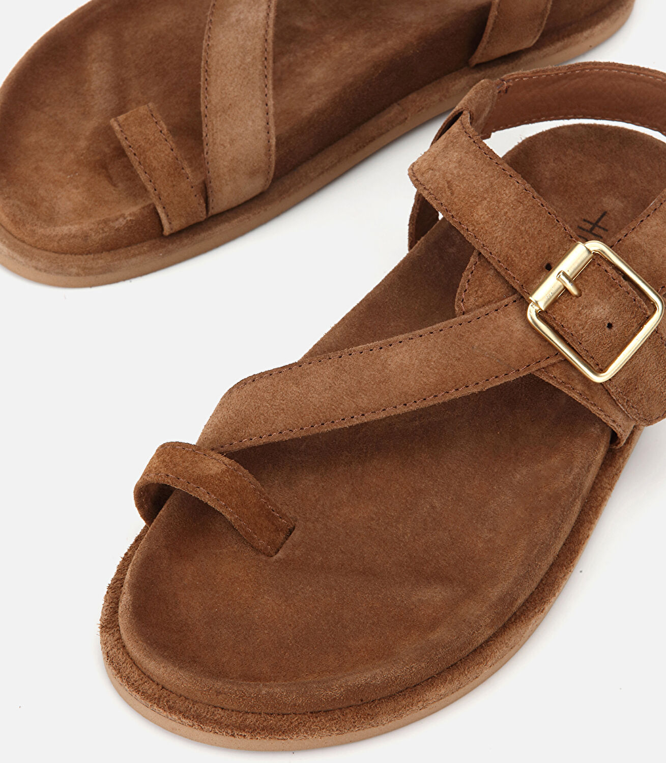 Kadın Süet Deri Taba Parmak Detaylı Gold Tokalı Düz Sandalet