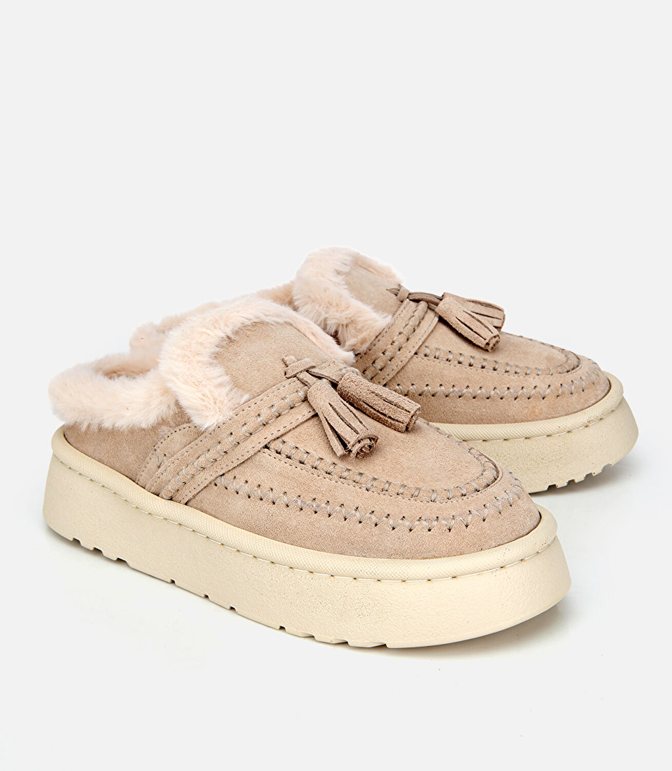 Kadın Süet Deri Bej İçi Kürklü Püskül Detaylı Düz Terlik
