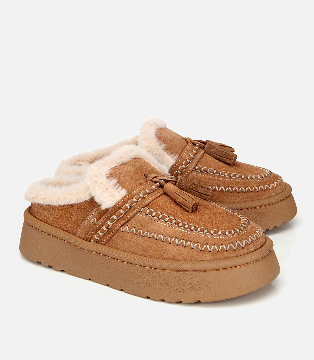 Kadın Süet Deri Taba İçi Kürklü Püskül Detaylı Düz Terlik