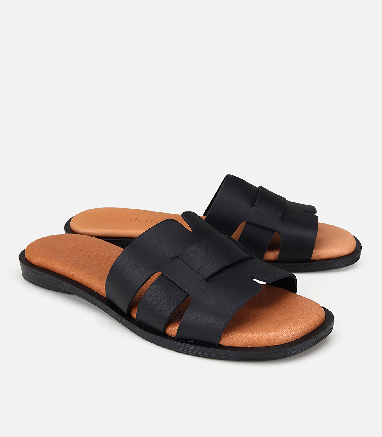 Kadın Deri Siyah Yumuşak Dokulu Düz Terlik