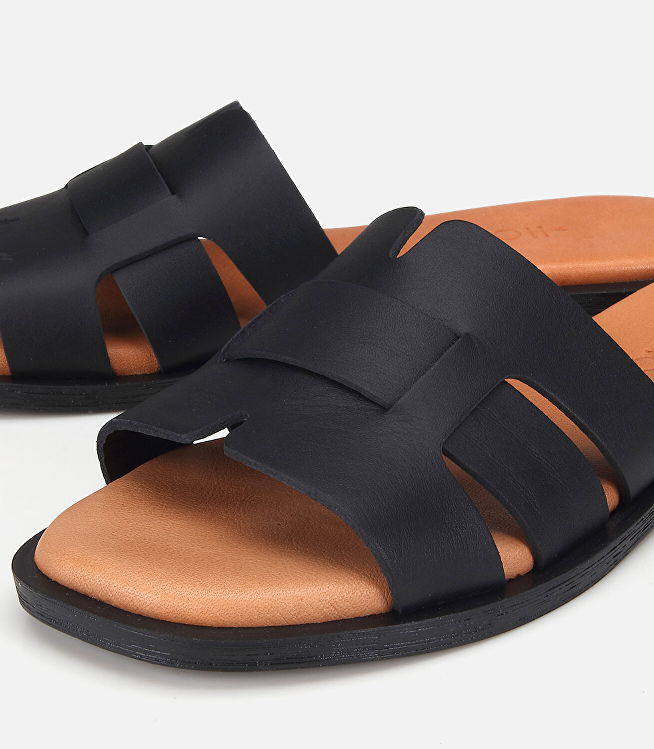 Kadın Deri Siyah Yumuşak Dokulu Düz Terlik