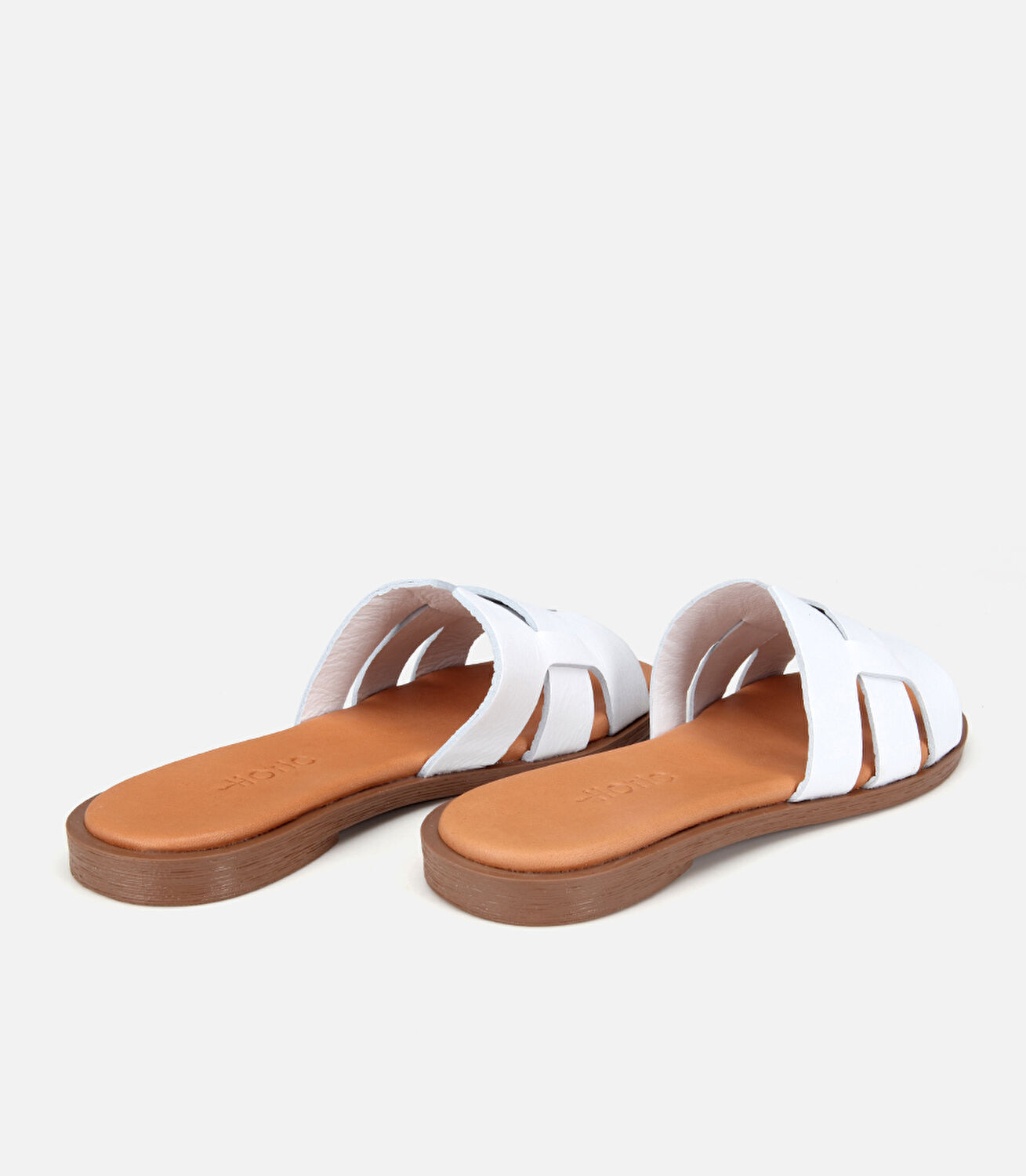 Kadın Deri Beyaz Yumuşak Dokulu Düz Terlik