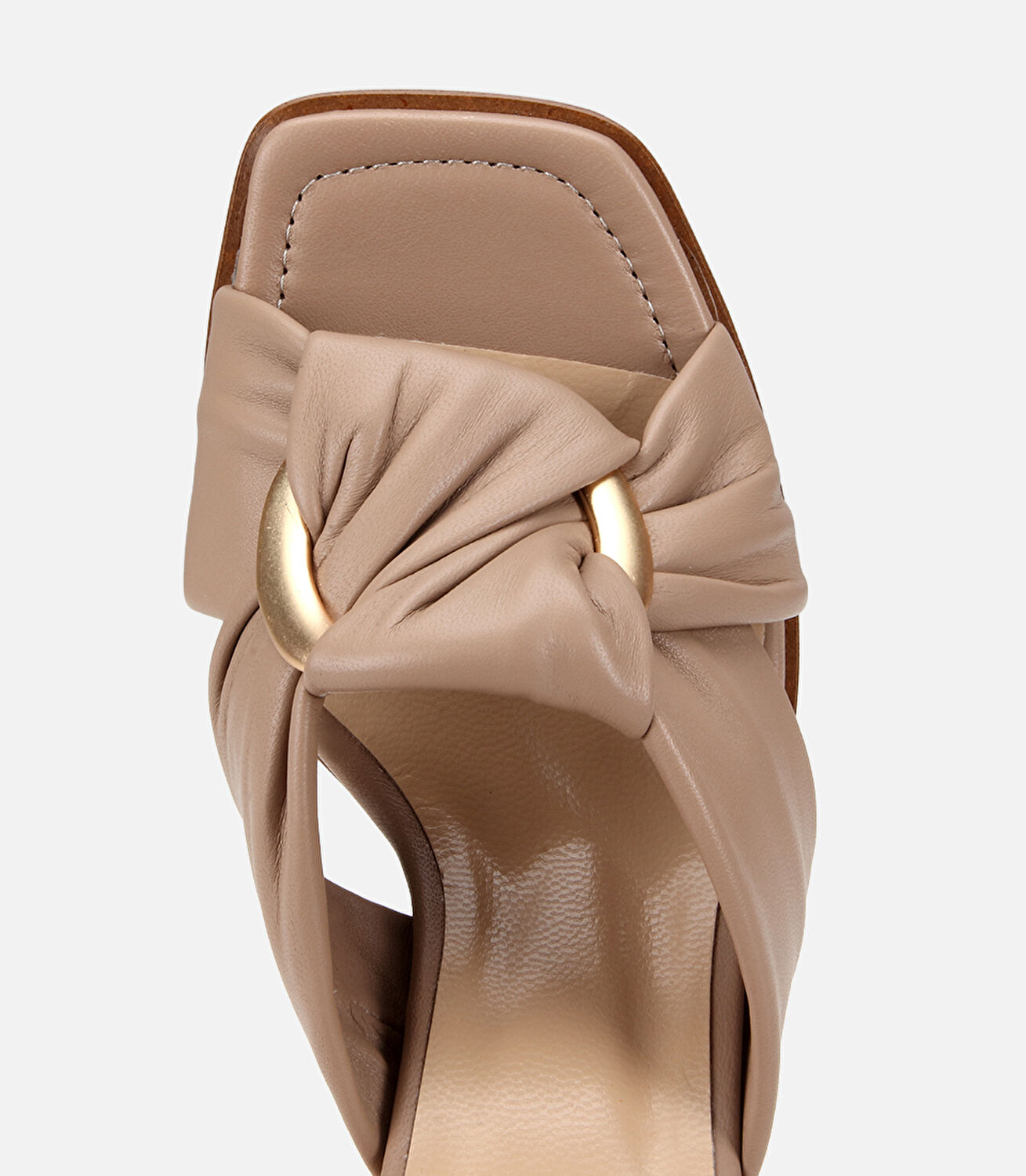 Kadın Deri Bej Gold Toka Detaylı Topuklu Terlik