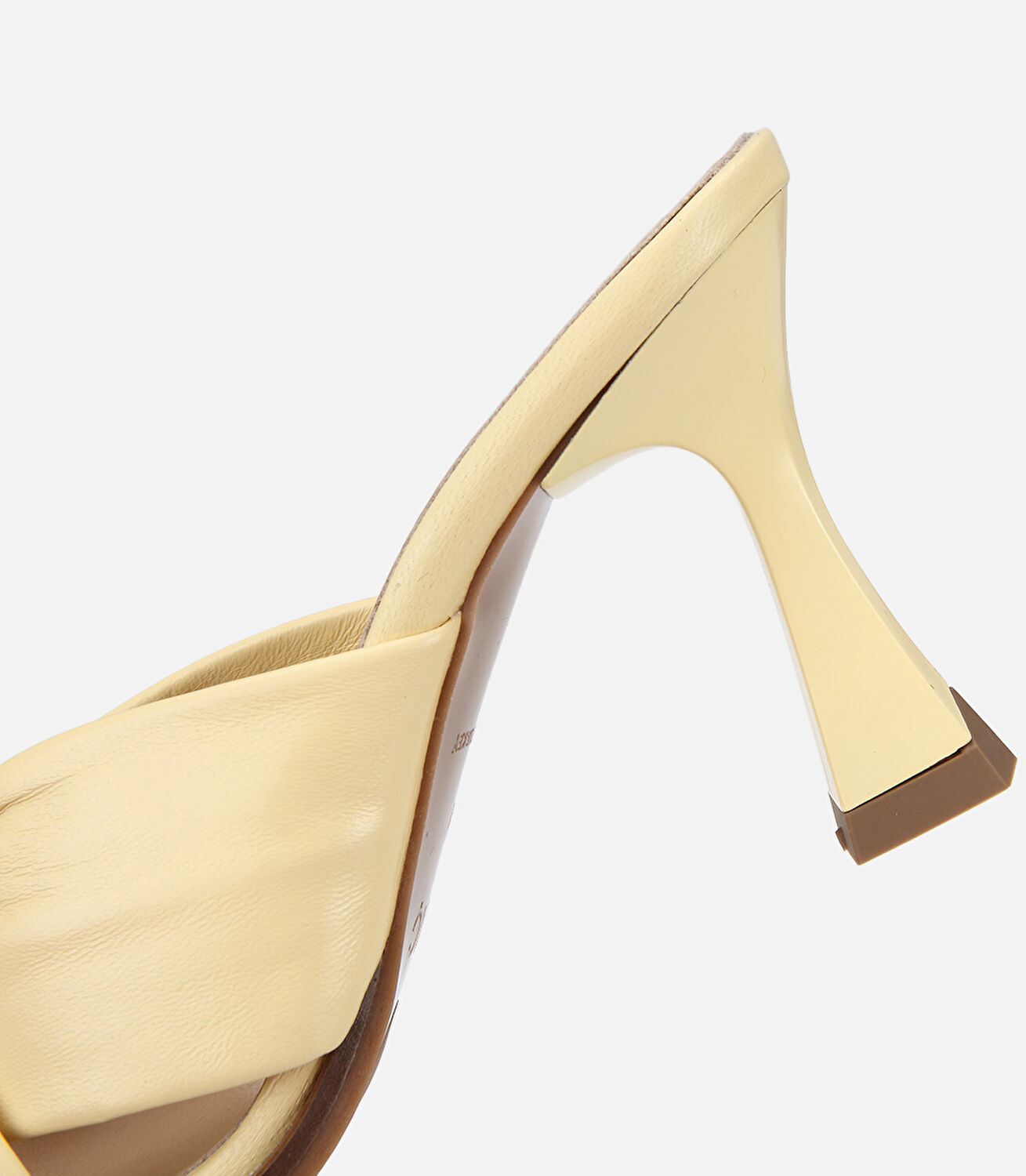 Kadın Deri Sarı Gold Toka Detaylı Topuklu Terlik