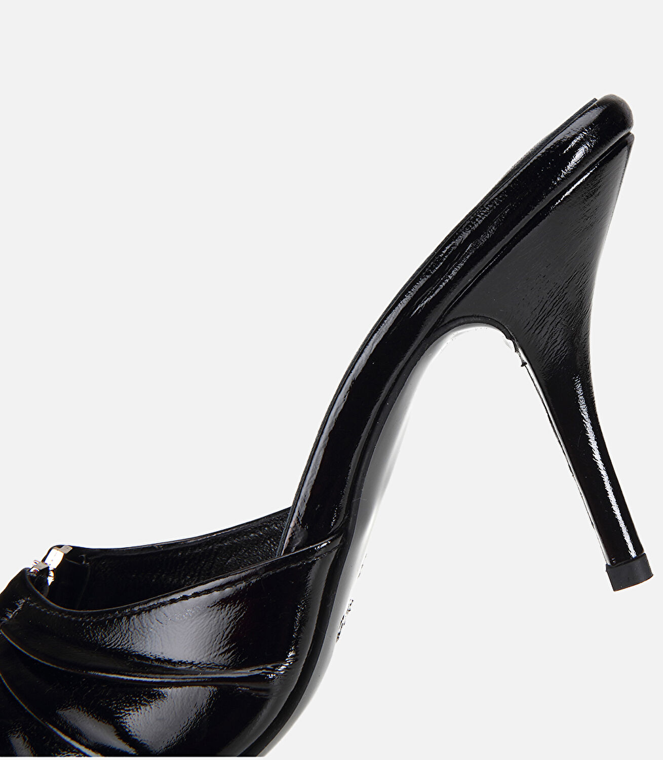 Kadın Deri Siyah Metal Tokalı Topuklu Terlik