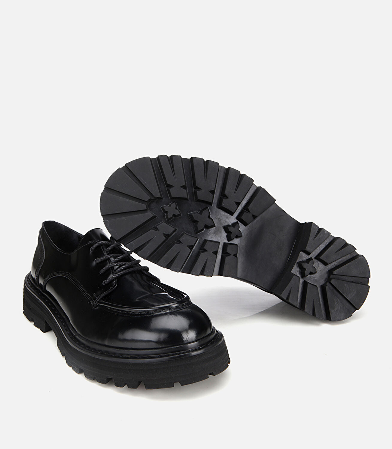 Erkek Rugan Deri Siyah Dikiş Detaylı Kalın Tabanlı Günlük Ayakkabı