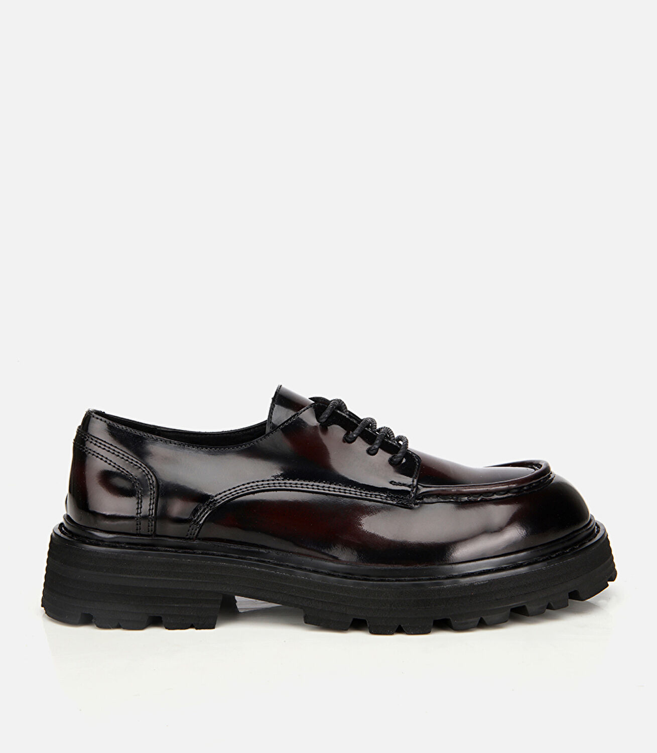 Erkek Rugan Deri Bordo Dikiş Detaylı Kalın Tabanlı Günlük Ayakkabı