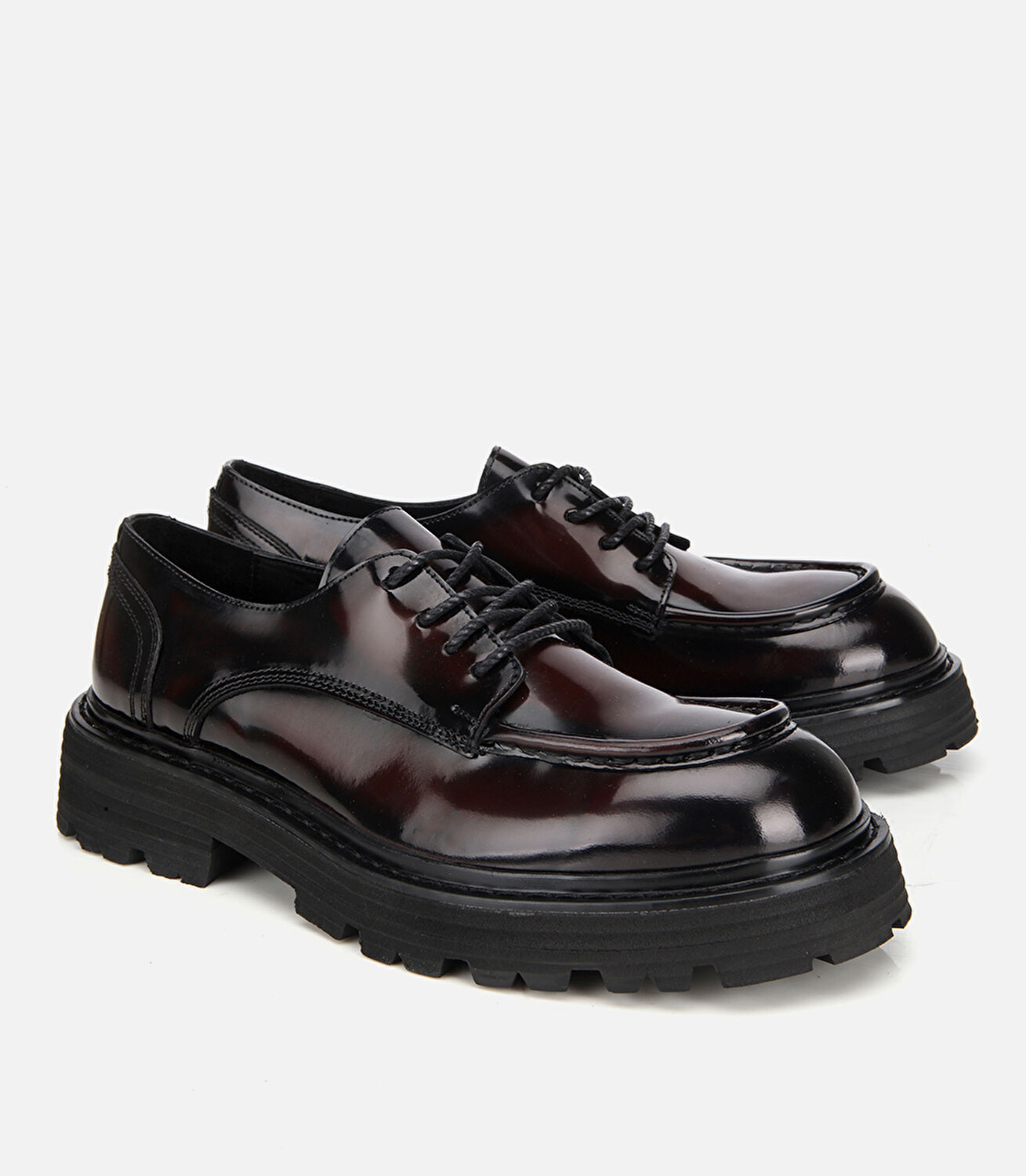 Erkek Rugan Deri Bordo Dikiş Detaylı Kalın Tabanlı Günlük Ayakkabı
