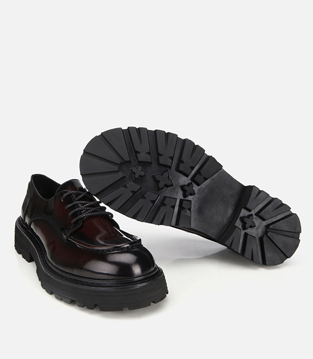 Erkek Rugan Deri Bordo Dikiş Detaylı Kalın Tabanlı Günlük Ayakkabı