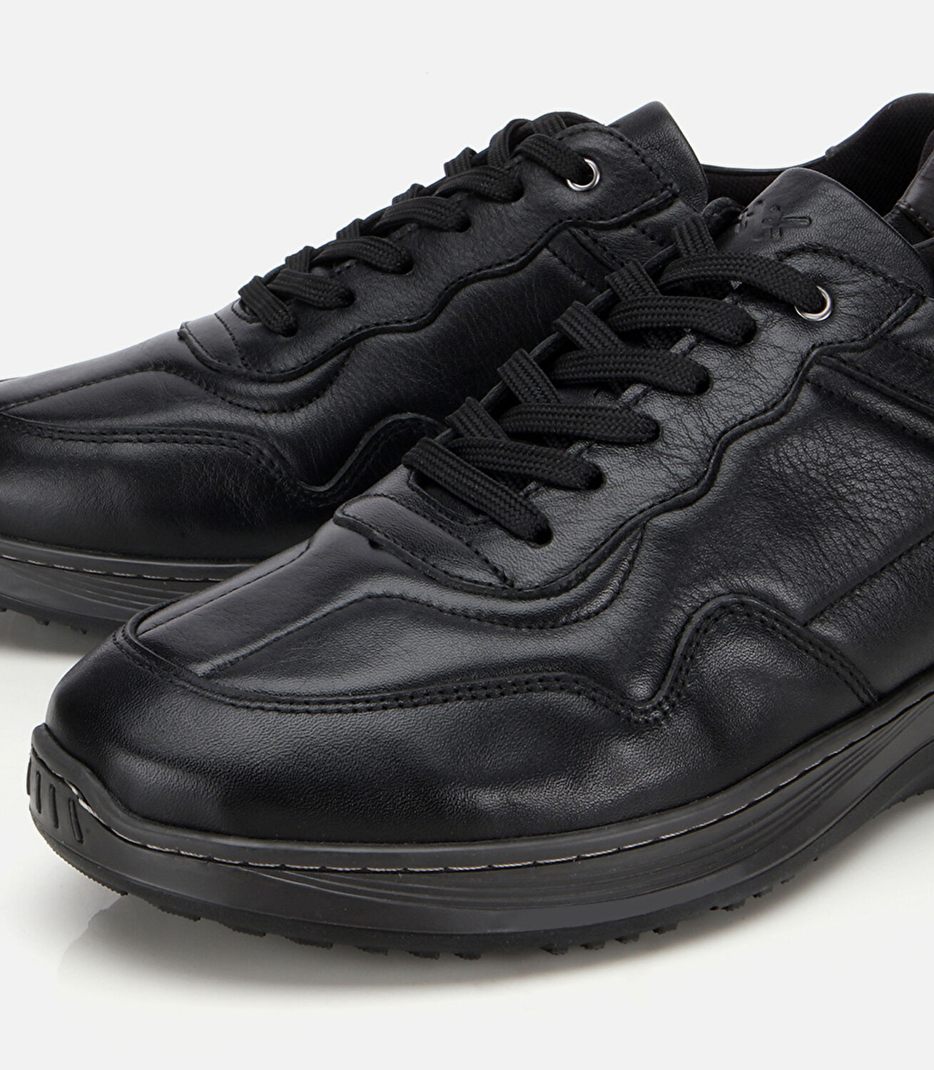 Erkek Deri Siyah Dikiş Detaylı Comfort Spor Ayakkabı