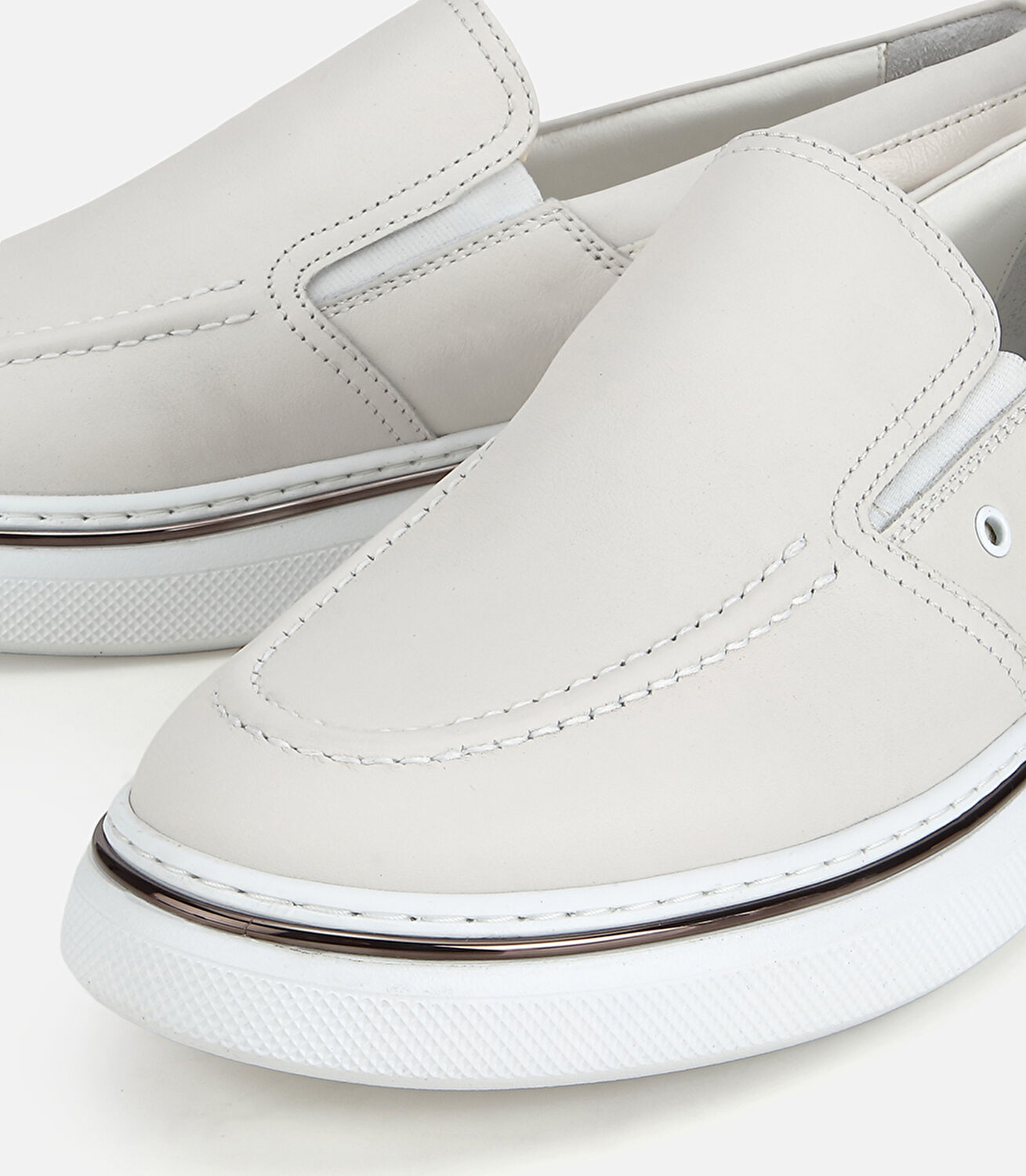 Erkek Deri Beyaz Metal Detaylı Günlük Loafer