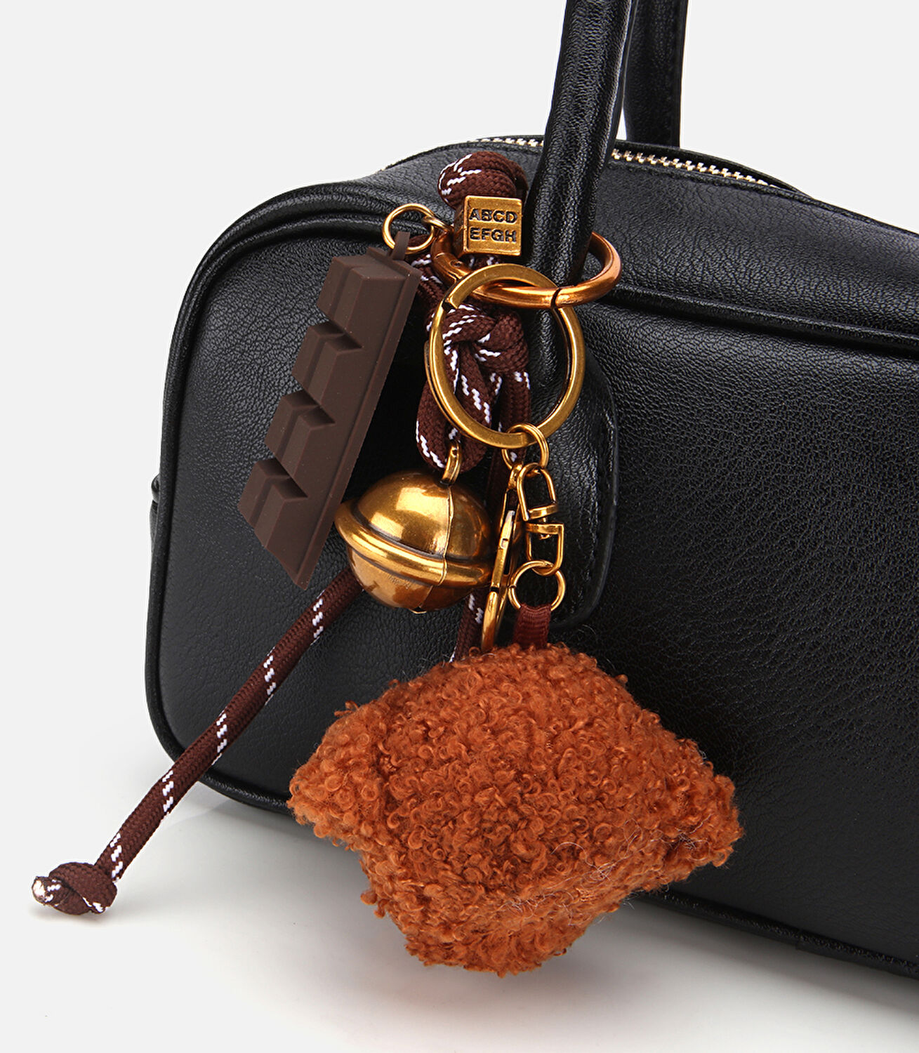 Kadın Siyah Charm Detaylı Omuz Çantası