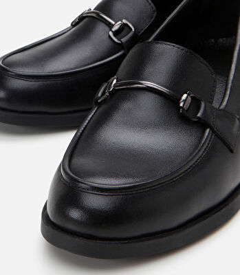 Kadın Deri Siyah Tokalı Klasik Loafer