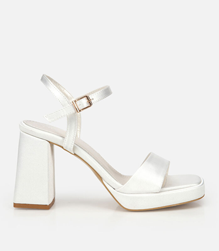 Kadın Beyaz Tek Bantlı Kalın Tabanlı Topuklu Sandalet